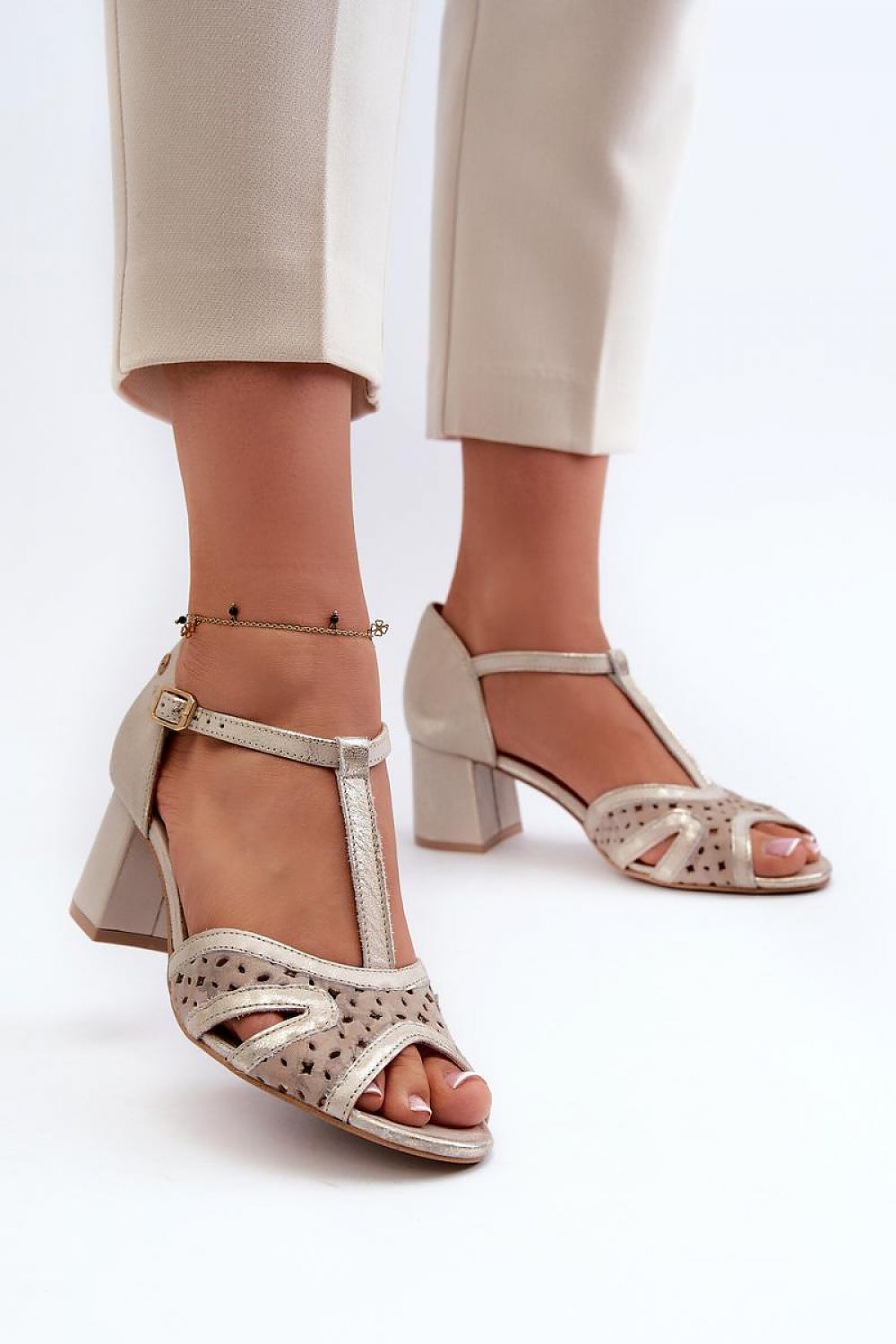 Heel sandals Step in style